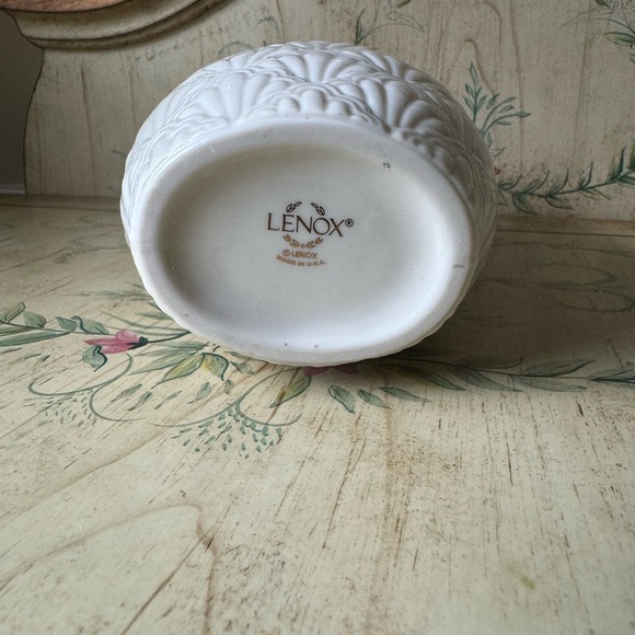 Lenox ivory jacquard vase - Picture 4 of 5